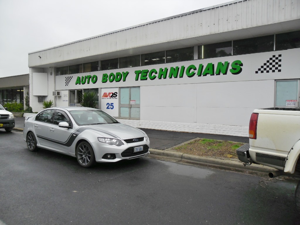Auto Body Technicians photo 1