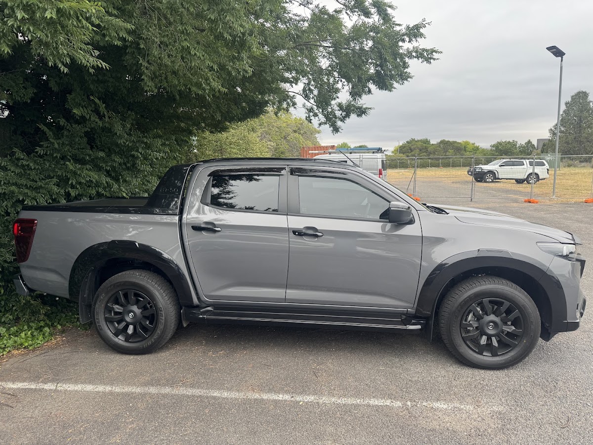 Shabani Kustom Tinting photo 1