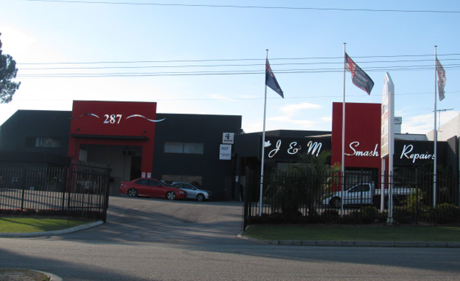 J & M Smash Repairs photo 3