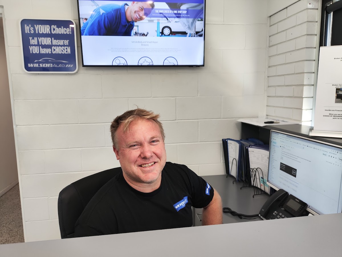 Wilson Auto Accident Repair Centre photo 2